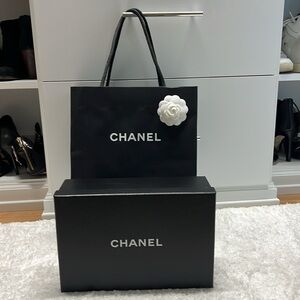 CHANEL shoebox & shopping bag Camilla flowers